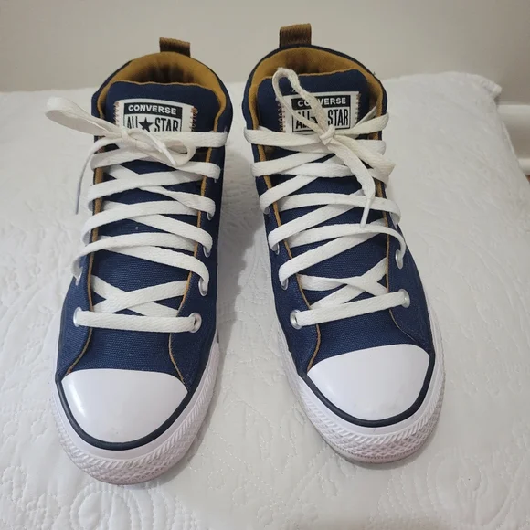 Converse - Picture 2 of 6